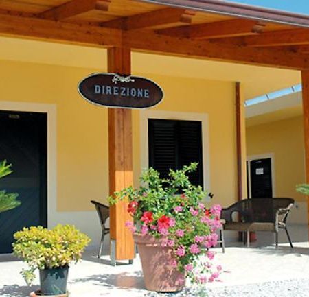 אפרטהוטל זמברונה Residenza Marinella מראה חיצוני תמונה