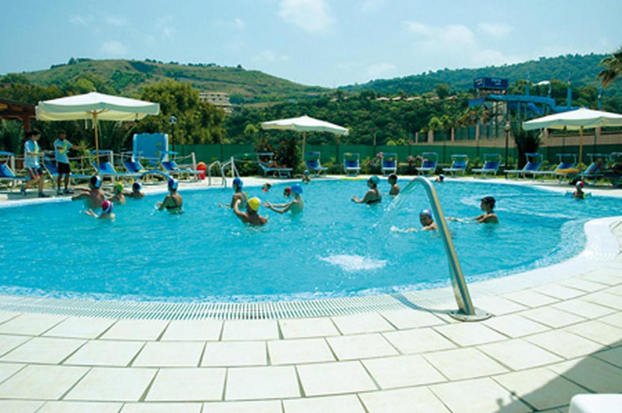 אפרטהוטל זמברונה Residenza Marinella מראה חיצוני תמונה