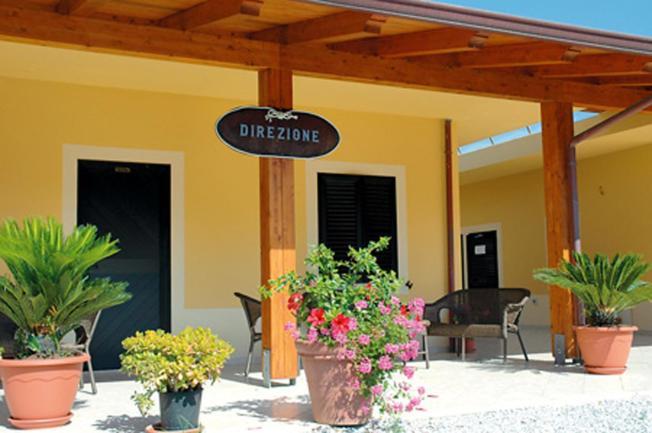 אפרטהוטל זמברונה Residenza Marinella מראה חיצוני תמונה