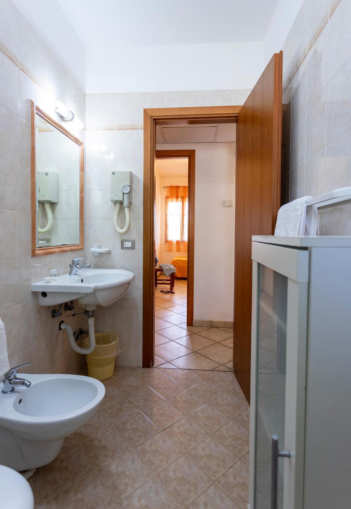 אפרטהוטל זמברונה Residenza Marinella מראה חיצוני תמונה
