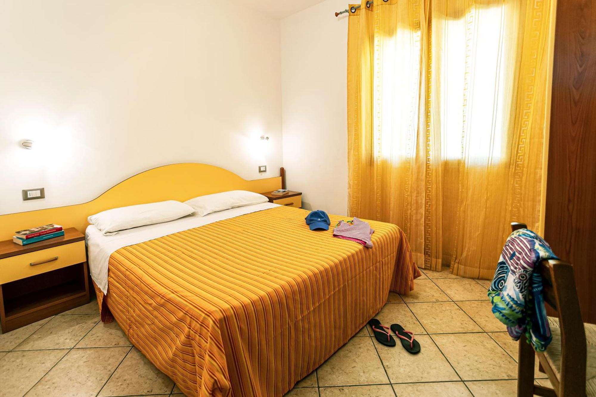 אפרטהוטל זמברונה Residenza Marinella מראה חיצוני תמונה
