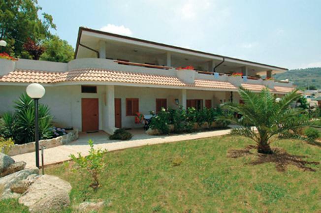 אפרטהוטל זמברונה Residenza Marinella מראה חיצוני תמונה